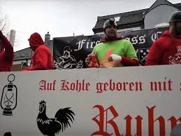 Ausländerfeindliche parolen, attacken gegen die polizei: Steeler Jungs Rechte Marschierten Bei Karnevalszug In Essen Mit Ruhrgebiet