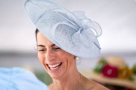 Tip o' the cap to Vero in Bloom 'Ladies Hat' floral fundraiser