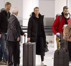 Use custom templates to tell the right story for your business. Sygklonizei H Sarliz 8eron Abafh Kai Me 15 Kila Epipleon Photos To Pontiki