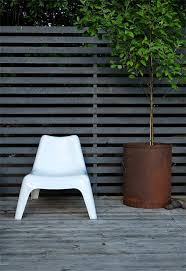 Black Is The New Black In Garden Design By Kimberly Duran The Oak Furniture Land Blog Modern Fence Black Garden Oak Furniture Land