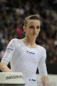 Rotterdam'daki 2010 dünya şampiyonasında denge çubuğu altın madalya ve 2009 dünya şampiyonasında düzensiz çubuklar bronz madalya kazandı. Ana Porgras Female Athletes Bellazon