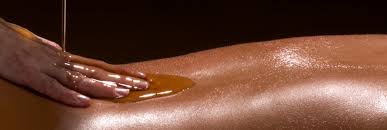 Envie de vous détendre après le sport ou en fin de journée ? Recette Fabriquer Une Huile De Massage Sensuelle