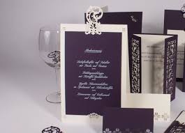 Menükarten hochzeit i tischkarten und platzkarten für ihre hochzeitstafel von aylando hochzeitskarten, handgefertigt und passend zu ihren hochzeitskarten. Menu Aufsteller Integriert Sich Schon In Die Optik Eurer Veranstaltung Tausendschon Karten