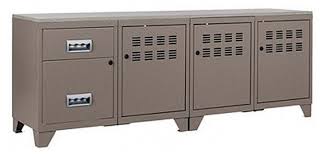 Pierre Henry Meuble Bas 3 Portes 2 Tiroirs Metal Taupe Et Plateau Chene Naturel Naya L 160 Cm Lestendances Fr Meuble Rangement Meuble Bas Tiroir