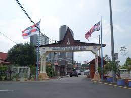 *namanya juga backpacker,,, kami melewati salah satu destinasi yang kami kunjungi saat di melaka adalah kampung morten. Morten Village Wikipedia