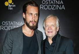 He is an actor and director, known for schindlerin lista (1993). Andrzej Seweryn Na Premiere Przyszedl Z Zona Ale Byl Tam Ktos Jeszcze Wiedzieliscie Ze Jego Syn To Taki Przystojniak