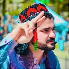 له جلالتمآب ولسمشر محمد اشرف غني سره مې یو ځای په دهلي کي د نورو ليدنو تر  څنگ په ياد هيواد کې د افغان او هندي سوداگرو سره مو هم ليدنه وکړه.