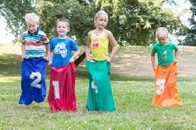 — atrapa todas las letras correctas para cada personaje. Juego Tradicional De Carrera De Sacos Infantiles Juego De Carreras De Sacos Para Exterior Juego Tradic Outdoor Games For Kids Outdoor Games Birthday Party Set
