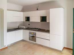 Cucina Artec Lungomare Laccato Bianco Opaco Gola Top Laminato Tinta Cesar Brown Stone Vani A Giorno Sucupira Grigio Ca Mobili Cucine Arredamento