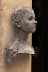 Marie Ayala, sculptrice voyageuse : découvrez son univers entre art brut et  poésie du monde