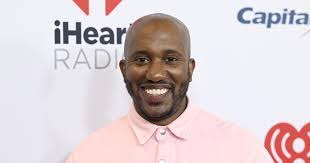 Chris Redd's Instagram, Twitter & Facebook