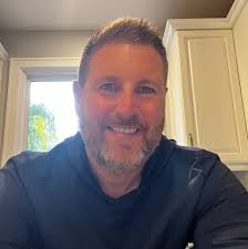 Anyone remember little league Mr Bill Edwards the most awesome manager  ever. He would smoke Winston's in the dugout and carry the bat and helmet  bag. If we lost he would light