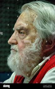 Argentine revisionist historian and human rights defender Osvaldo Bayer in  an interview at an Argentine university radio station Stock Photo