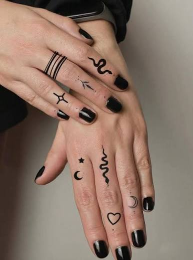 2pcs Black Crescent Moon, Heart, And Small Snake Designed Temporary Tattoo Stickers For Finger, Wrist, Ear, And Other Body Parts | SHEIN USA