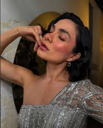 🖤🪐🌪️💎 de vestido @libivestidos Quien me invita a una boda por favor  #stylish #vestidos #bodas #momlife