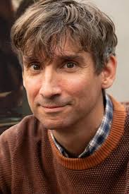 Ze syna Roberta De Nira je trans žena. Růžové vlasy, oblečení a hodně  make-upu. Už ne Aaron, ale Airyn!