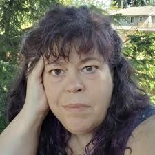 Leslie Varney's Instagram, Twitter & Facebook