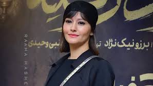 پردیس احمدیه با ظاهری متفاوت در اکران مردمی سریال «از یاد رفته» (عکس)