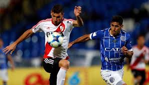 River viene de golear a huracán en la superliga con una gran muestra de fútbol y quiere seguir en ese nivel mientras apunta a las semifinales de la copa libertadores. River Plate Y Godoy Cruz Empatan En Partido Polemico Por La Superliga Argentina Internacional Futbol