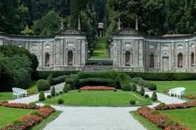 Cernobbio is a stopping point on the bus and ferry services that link como to colico via the west side of lake como. Villa D Este