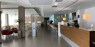 The basque capital has a medieval city centre, in which it is possible to find countless places of great traditional flavour, such as plaza de la virgen blanca (white virgin square) and historic buildings like the cathedral of santa maría. Vitoria Hotel Holiday Inn Express Hotel Vitoria Spanien