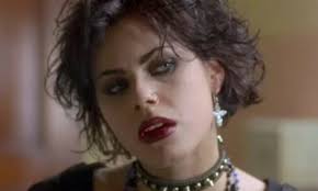 Intervjuo] iHorror Babilas Ĝin Kun Verkisto kaj Direktoro Rebekah McKendry. 