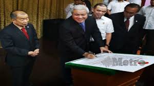 Hutan sarawak dan mewujudkan perbadanan perhutanan sarawak pada tahun 1995.136137 pusat biodiversiti sarawak ditubuhkan pada tahun 1997 sarawak adalah salah satu daripada pengeksport kayu kayu tropika terbesar di dunia, yang membentuk 65% daripada jumlah eksport log malaysia. Keyakinan Pelabur Di Sarawak Tidak Terjejas