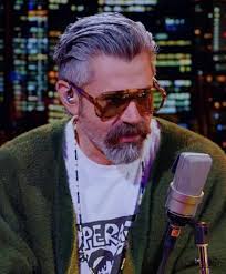 I neeeeeeed to find Mike David (Redbar)'s sunglasses, help! : r/sunglasses