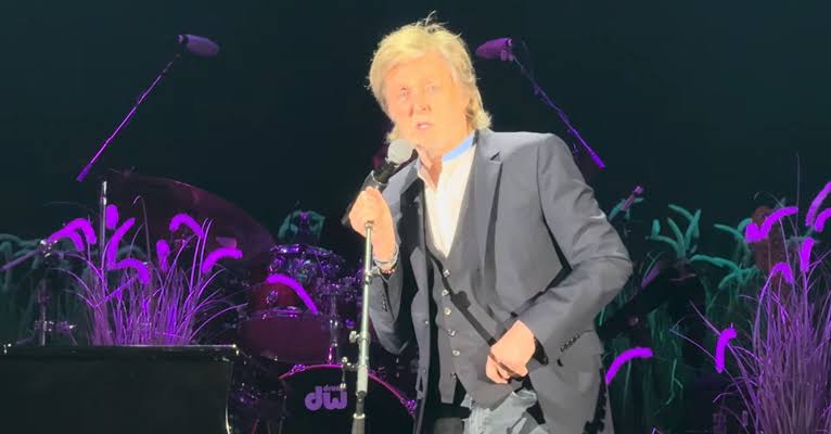 Watch Paul McCartney & Eagles Perform 'Let It Be' At Jimmy Buffett Tribute  Concert