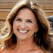 Tessa Burns's Instagram, Twitter & Facebook