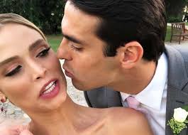 Ricardo izecson dos santos leite, más conocido como kaká, vive uno de los momentos más felices de su vida. Carol Dias Reclama Que Fica Horas Se Arrumando Enquanto Kaka So Toma Banho Portal Roma News