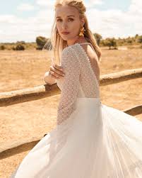 Die aktuelle kollektion lehnt sich eng an das aktuelle modebild an und skizziert eine toughe braut ohne viel. Rembo Styling Brautblute Krefeld