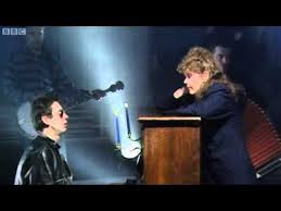 The Pogues And Kirsty Maccoll Fairytale Of New York 6 The Pogues Featuring Kirsty Maccoll Fairytale Of New York Official Video Youtube Kirsty Maccoll The Pogues Best Rock Music