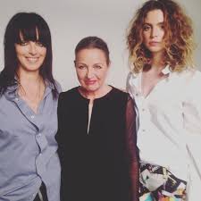 Mit dem hit 99 luftballons der band nena erlangte sie 1983 internationale bekanntheit. Nena Genaujetzt Videodreh Mit Tochter Mutter Enkelin Threegenerations Nena More Photos Here Https Www Instagram Com Nena Official Insta Facebook