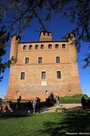 Tra i più antichi e importanti delle langhe, corredato di uno stupendo belvedere dominante i vigneti che si estendono a perdita d'occhio, il castello è un. Anteprime Viaggio Nelle Langhe 2 Giornata Scatti Di Vita