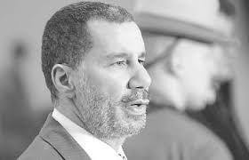 Οµολόγησε την εξωσυζυγική του σχέση