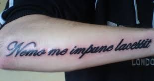 Wow 22 Gambar Tato Di Tangan Tulisan Nama Tren Gaya 42 Gambar Tato Tangan Tulisan Latin Ide Gambar Toto Di Tangan Gambar Tato Tato Tato Mahkota Desain Tato