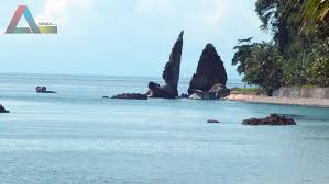 Pantai batu hiu berada di desa ciliang, kecamatan parigi, kabupaten ciamis, jawa barat. Wisata Eksotis Batu Layar Hatokele Ambon Maluku Indonesia Retro Blog