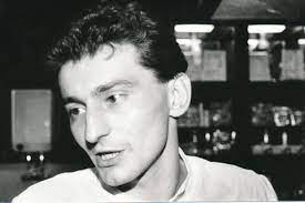 Od roku 1986 je vetchý členem pražského činoherního klubu. Jak Sel Cas S Ondrejem Vetchym Dama Cz