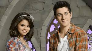 Селена гомес, дэвид генри, джейк т. David Henrie And Selena Gomez Want A Wizards Of Waverly Place Reboot Inside The Magic