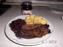 Rehkeule In Rotwein Johannisbeegeleesosse Rezept Kochbar De