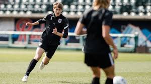 Identified as rebecca quinn (now only quinn), she plays as a midfielder for the canada women's national soccer team. Opinion They Play Here Ol Reign Player Quinn Is Proof Trans People Do Belong In Sports South Seattle Emerald