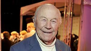 Both chuck and victoria represented themselves at the hearing. Chuck Yeager First Pilot To Break The Sound Barrier Dies Aged 97 Us News Sky News
