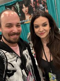 I just met Dave portnay I always watch bff podcast and follow miss peaches 