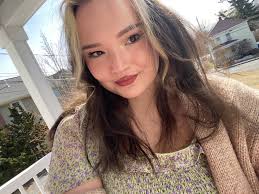 hi everyone! my name is callie, im a 24yof looking for a room to rent or  someone who is looking for a roomie! im new to the portland area and living  alone