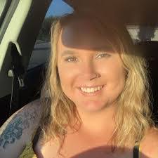 Ariel Walsh's Instagram, Twitter & Facebook