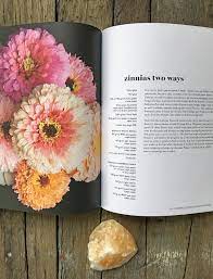 Here's a lovely assortment of paper flowers to make, i've organized them in a few sections for easier browsing: Learn How To Make Faux Blooms With Paper Flowers Diy