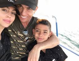 Georgina rodriguez conquista dubai (e offusca ronaldo): Cristiano Ronaldo Kisses Georgina Rodriguez As They Celebrate Nye In Dubai