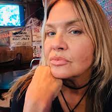 Owner of America's second-oldest lesbian bar, Babes of Carytown, has died Vicky  Hester, owner of the bar in Richmond, Virginia, was surrounded by loved  ones at her death.