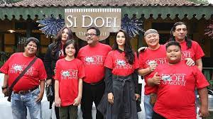 Lia kemudian menerima peran sebagai sarah di sinetron si doel. Buta Dan Lumpuh Pemeran Mak Nyak Dalam Si Doel The Movie Tetap Semangat Syuting Showbiz Liputan6 Com